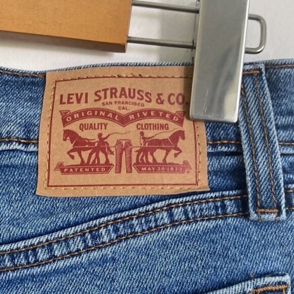 Levi’s Women Wedgie Straight Crop Denim High Rise Jeans • Medium Blue Wash • 24 - Picture 8 of 10